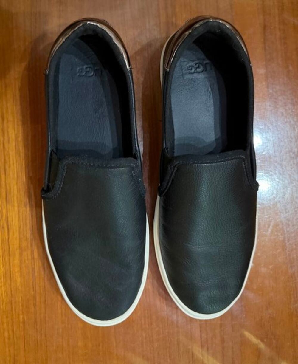 UGG Cahlvan Fashion sneaker Black slip On with Rose Gold heel Womens Size 9.5